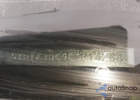 2015 Toyota Sienna Xle Premium 8 Passenger z USA, uszkodzony, nr VIN 5TDYK3DC9FS614764